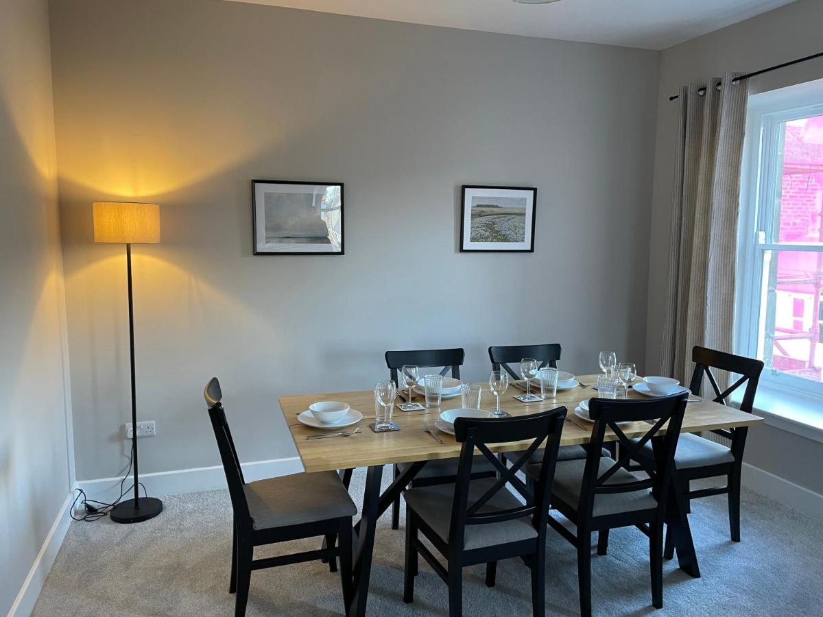 Stunning Apartment In 칼란더 외부 사진