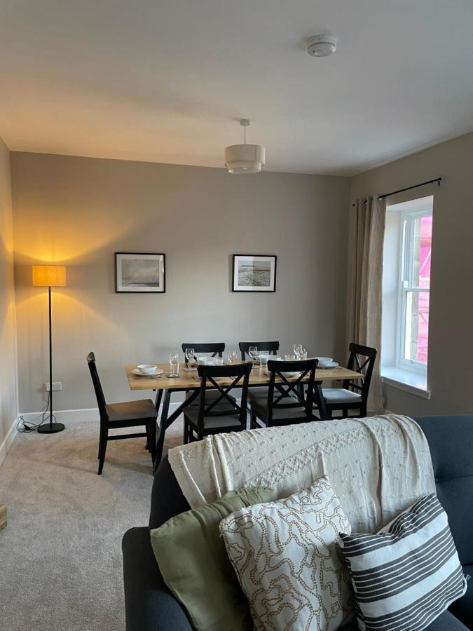 Stunning Apartment In 칼란더 외부 사진